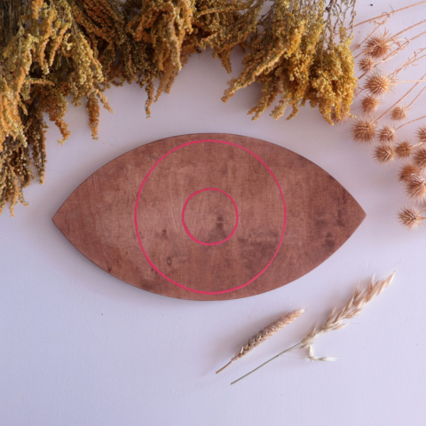Oko natural orzech włoski z różową kreską Oko natural orzech włoski z różową kreską