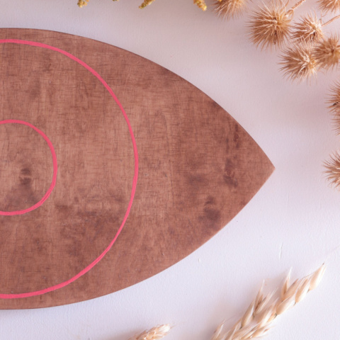 Oko natural orzech włoski z różową kreską Oko natural orzech włoski z różową kreską